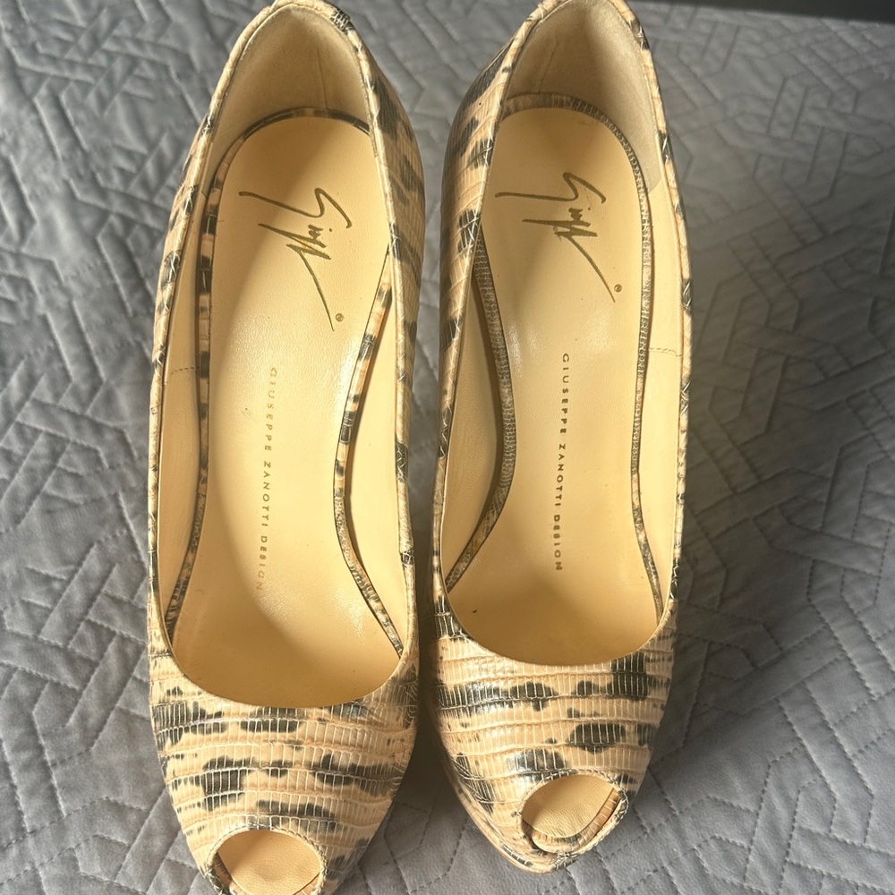 Giuseppe Zanotti Patterned Peep Toe Heels